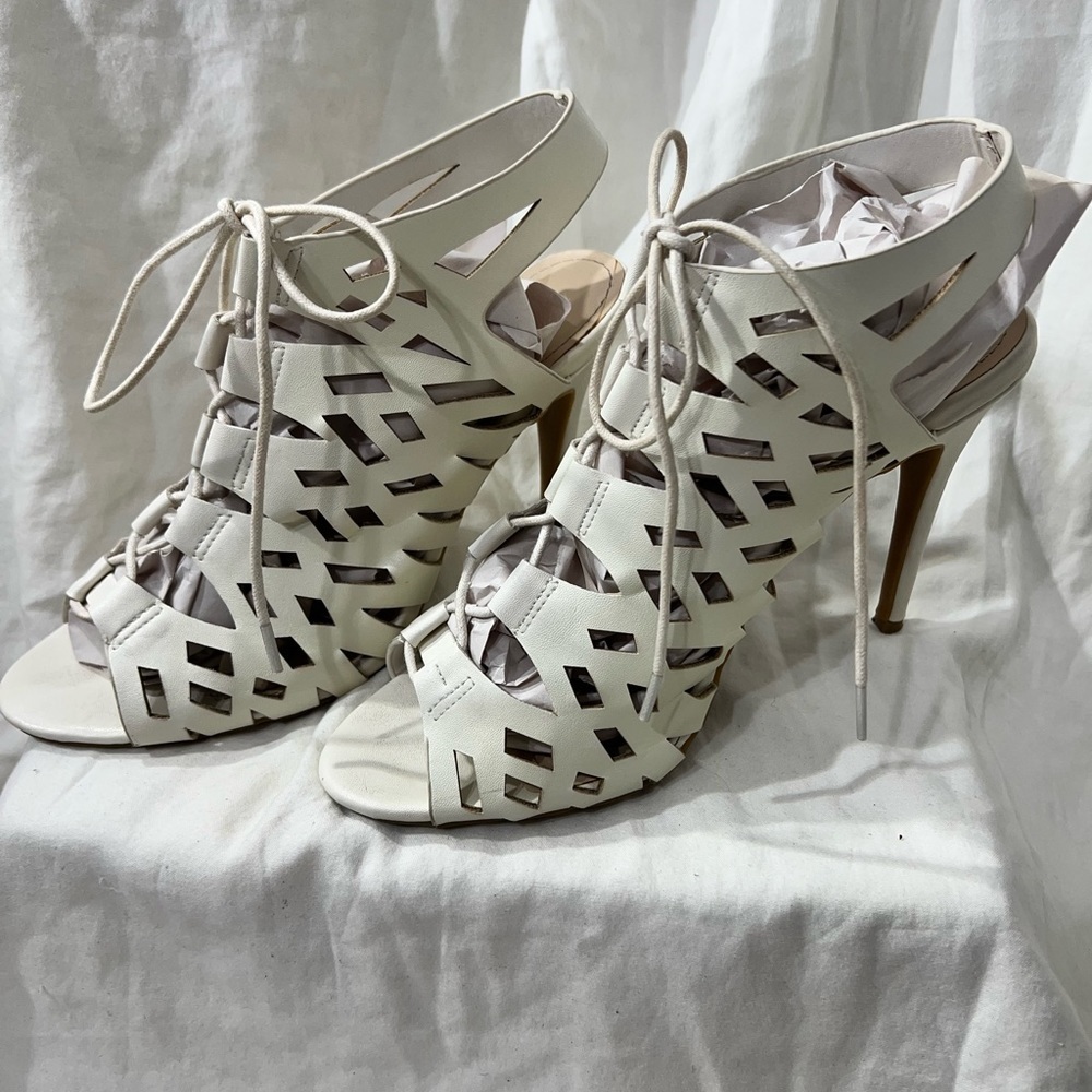 Anne Michelle Shoes Anne Michelle White Booties Heels Size 10 | Color White☑️